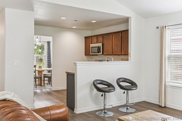 6618 E 130th Place S, Bixby, OK 74008