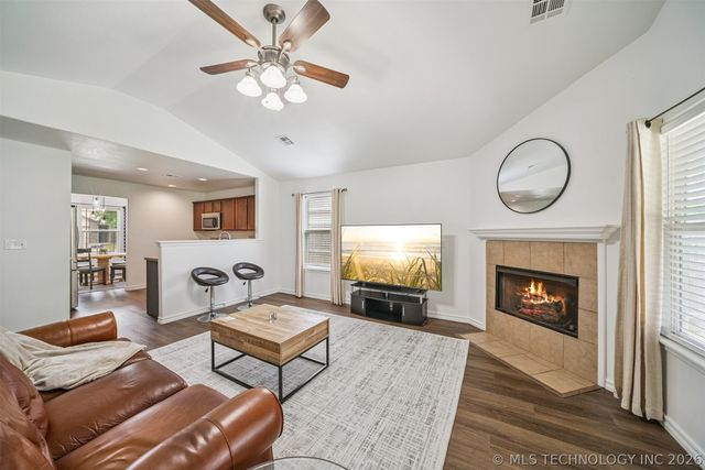 6618 E 130th Place S, Bixby, OK 74008