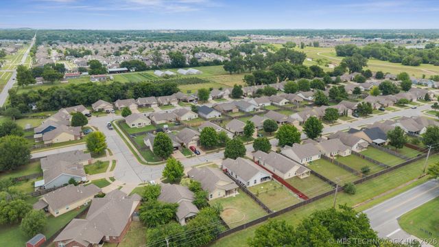 6618 E 130th Place S, Bixby, OK 74008
