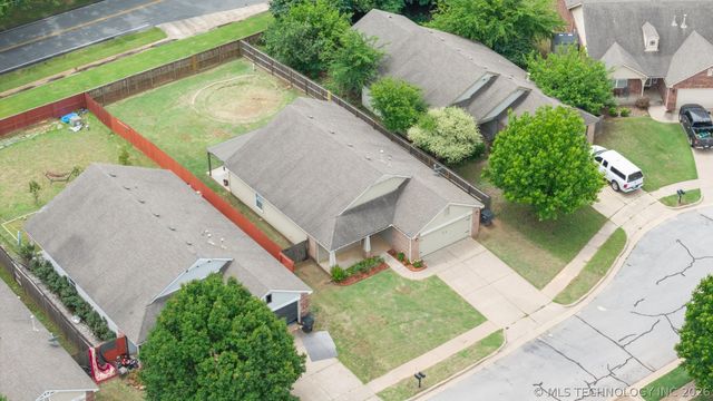 6618 E 130th Place S, Bixby, OK 74008