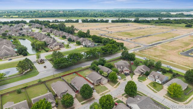 6618 E 130th Place S, Bixby, OK 74008