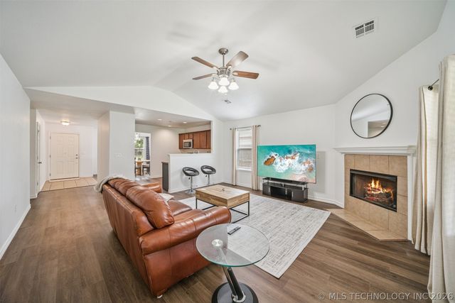 6618 E 130th Place S, Bixby, OK 74008