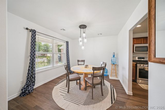 6618 E 130th Place S, Bixby, OK 74008
