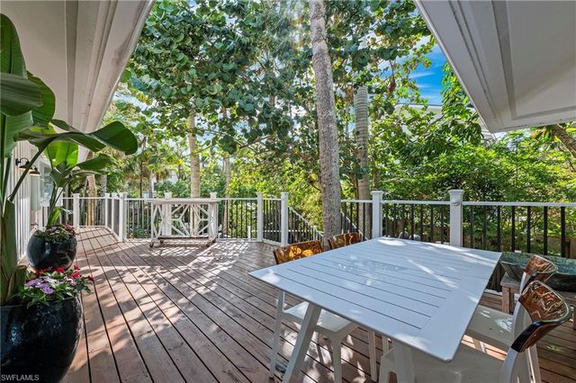 61 12th AVE S, Naples, FL 34102