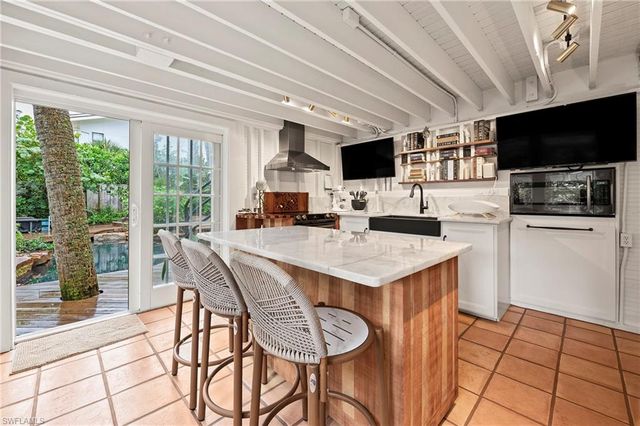 61 12th AVE S, Naples, FL 34102