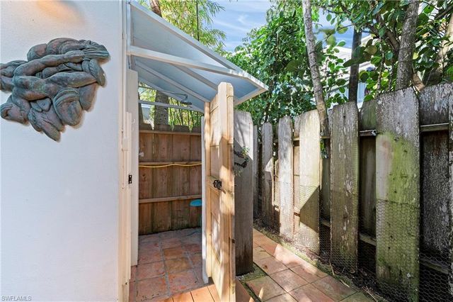 61 12th AVE S, Naples, FL 34102