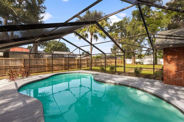 1802 PARKWOOD DRIVE, Valrico, FL 33594
