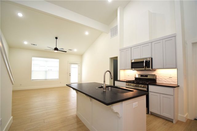702 Sun Meadows Loop, Centerton, AR 72719