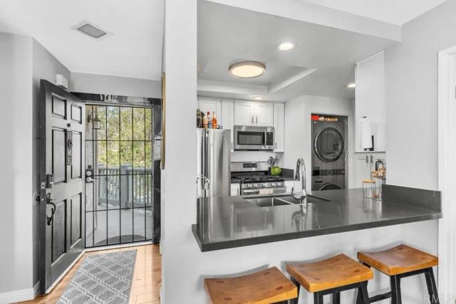 3049 Golden Oak Way, Spring Valley, CA 91978
