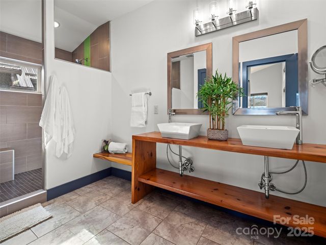 46 Park Avenue N, Asheville, NC 28801