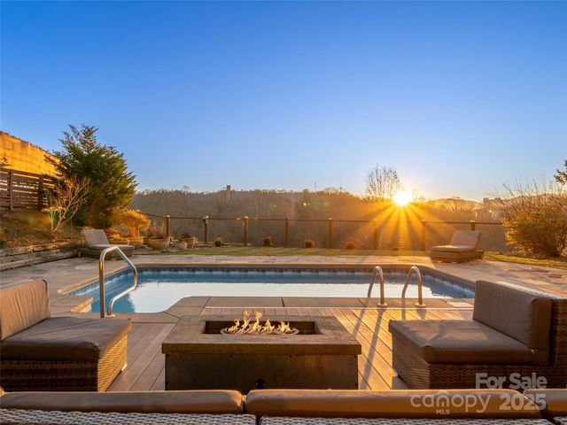 46 Park Avenue N, Asheville, NC 28801