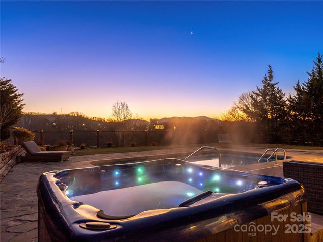 46 Park Avenue N, Asheville, NC 28801