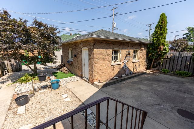 7047 26TH Parkway, Berwyn, IL 60402