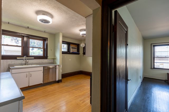 7047 26TH Parkway, Berwyn, IL 60402