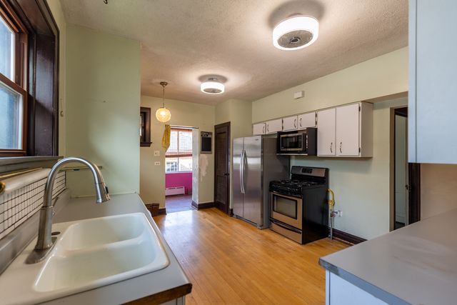 7047 26TH Parkway, Berwyn, IL 60402