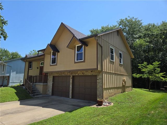 517 Buena Vista Drive, Belton, MO 64012