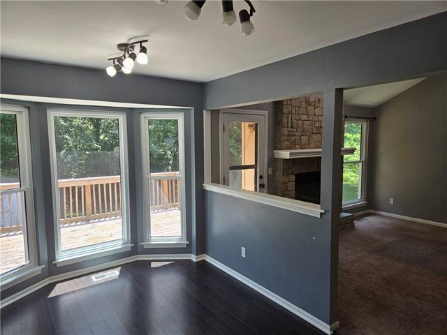 517 Buena Vista Drive, Belton, MO 64012