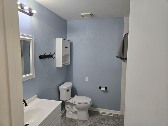 517 Buena Vista Drive, Belton, MO 64012