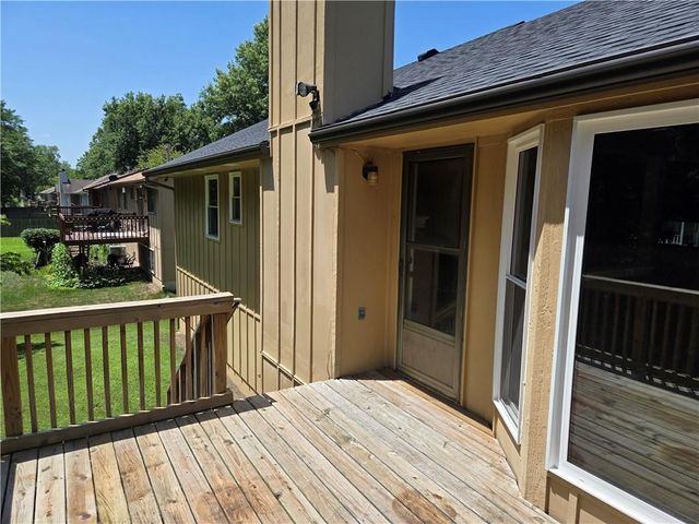 517 Buena Vista Drive, Belton, MO 64012