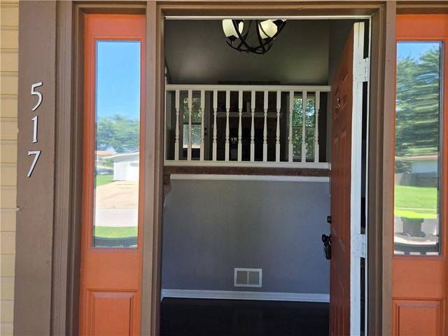 517 Buena Vista Drive, Belton, MO 64012