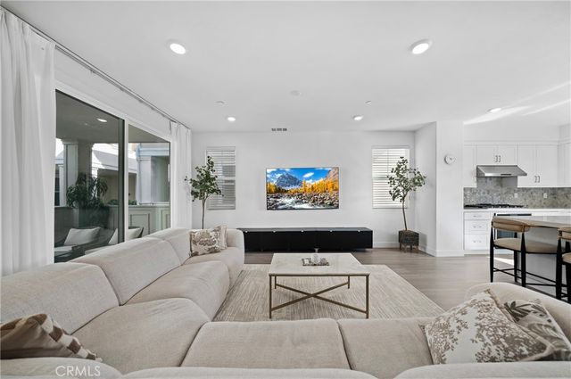 1090 North Anaheim Boulevard 1, Anaheim, CA 92801