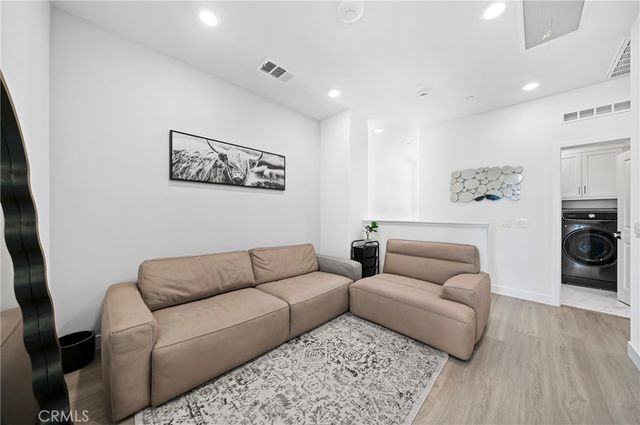 1090 North Anaheim Boulevard 1, Anaheim, CA 92801