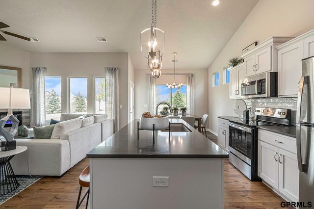 6303 N 168 Avenue, Omaha, NE 68116