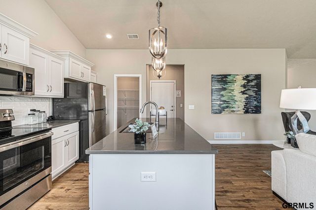 6303 N 168 Avenue, Omaha, NE 68116