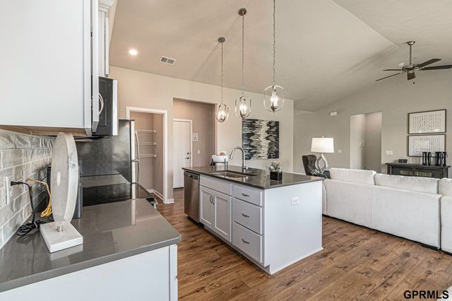 6303 N 168 Avenue, Omaha, NE 68116