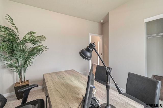 6303 N 168 Avenue, Omaha, NE 68116