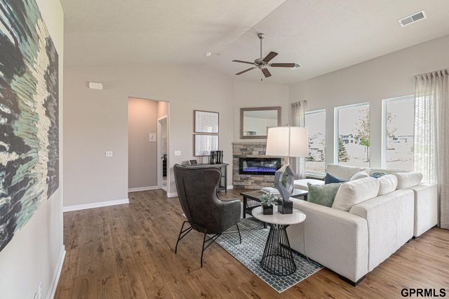 6303 N 168 Avenue, Omaha, NE 68116