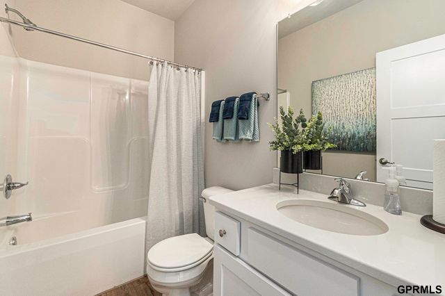 6303 N 168 Avenue, Omaha, NE 68116