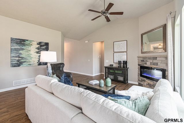 6303 N 168 Avenue, Omaha, NE 68116