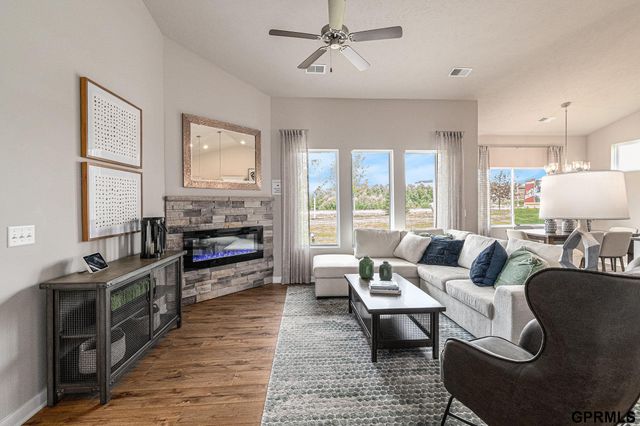 6303 N 168 Avenue, Omaha, NE 68116