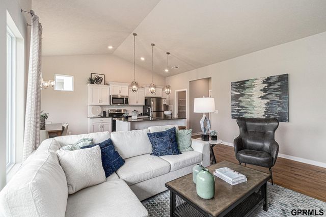 6303 N 168 Avenue, Omaha, NE 68116