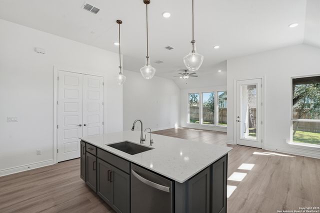 1412 Hallettsville, San Antonio, TX 78253