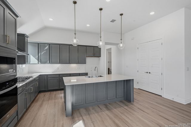 1412 Hallettsville, San Antonio, TX 78253