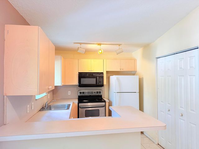 3505 Briar Bay Boulevard Apt 206, West Palm Beach, FL 33411