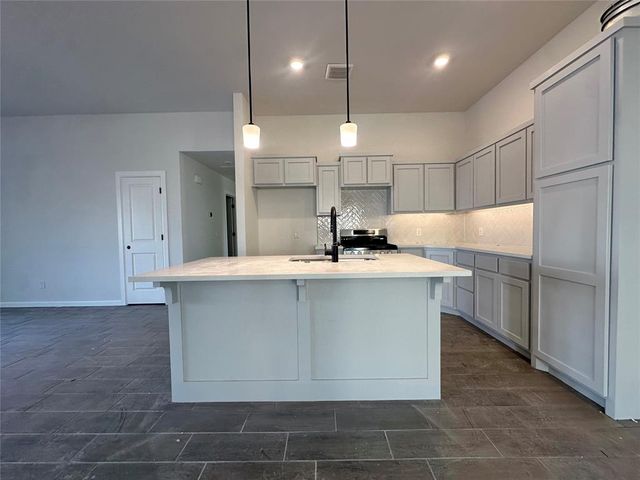 1109 Redwood Creek Drive, Yukon, OK 73099