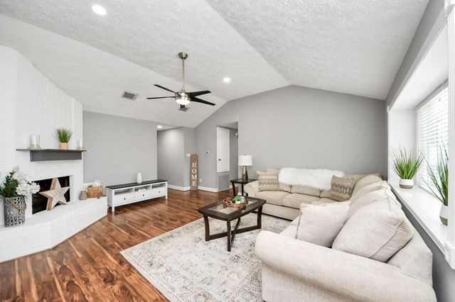 1113 Maple Creek Drive, La Porte, TX 77571