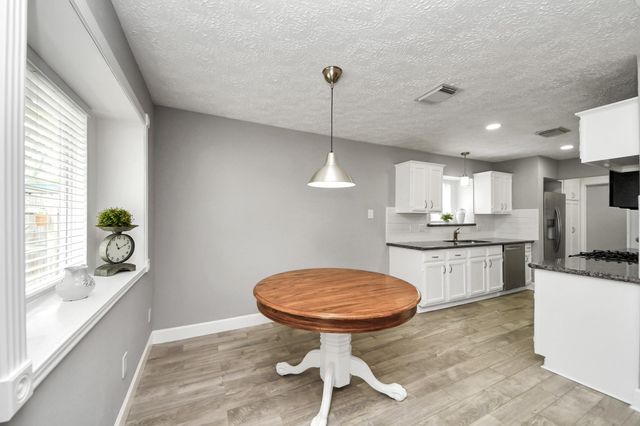 1113 Maple Creek Drive, La Porte, TX 77571