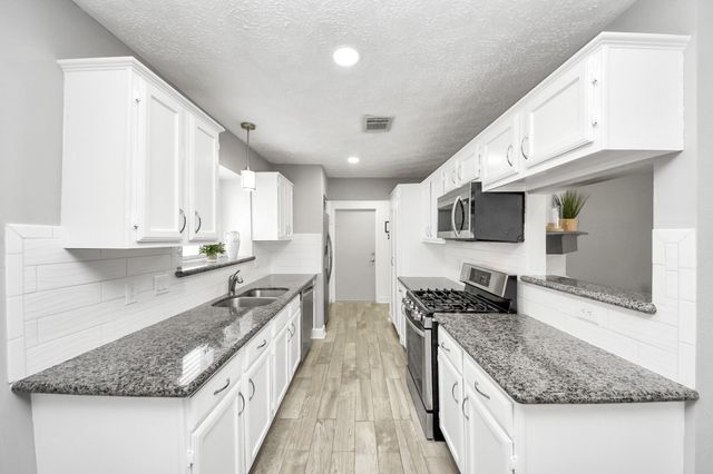 1113 Maple Creek Drive, La Porte, TX 77571