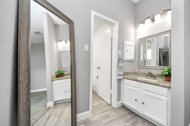 1113 Maple Creek Drive, La Porte, TX 77571