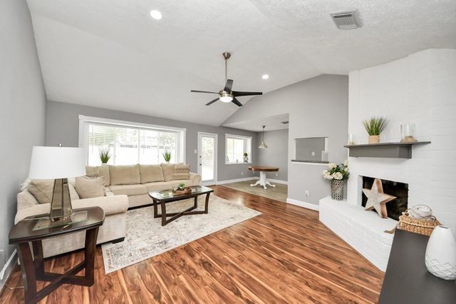 1113 Maple Creek Drive, La Porte, TX 77571