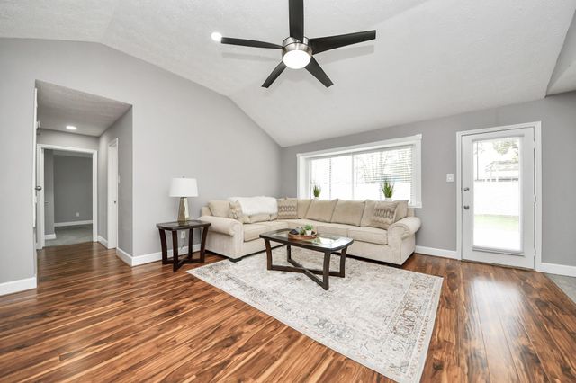 1113 Maple Creek Drive, La Porte, TX 77571