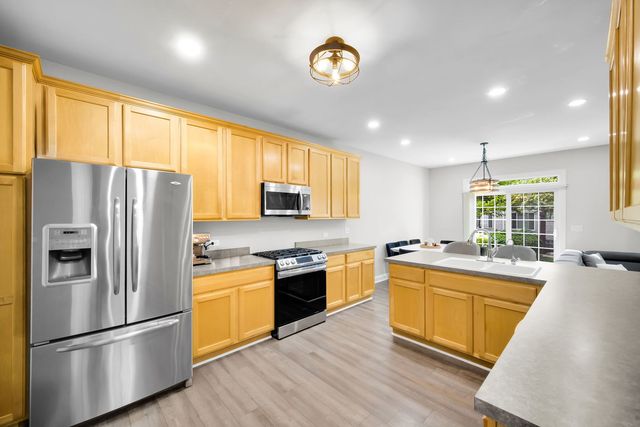 2451 Stonegate Road, Algonquin, IL 60102