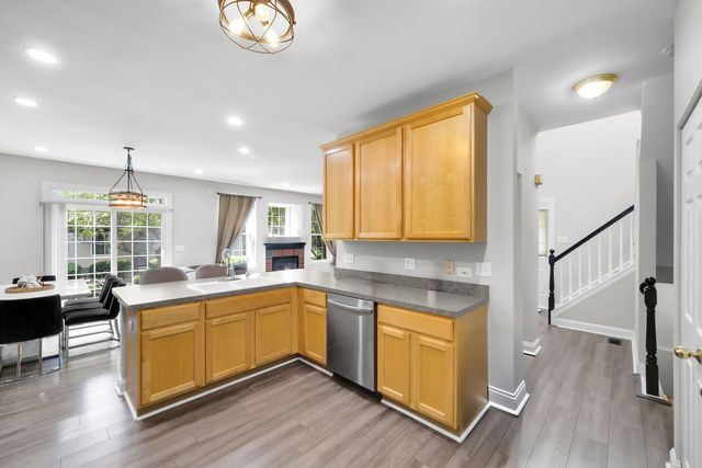 2451 Stonegate Road, Algonquin, IL 60102
