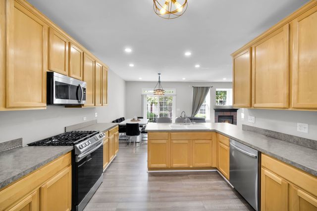 2451 Stonegate Road, Algonquin, IL 60102