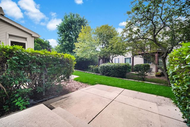2451 Stonegate Road, Algonquin, IL 60102