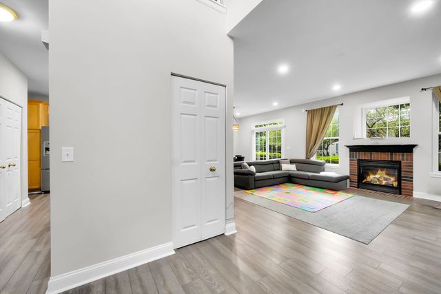 2451 Stonegate Road, Algonquin, IL 60102